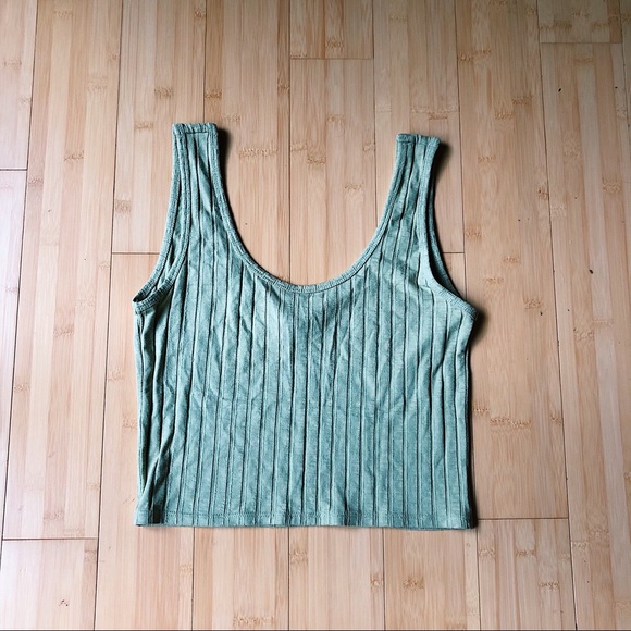 Forever 21 Tops - Light green ribbed crop top